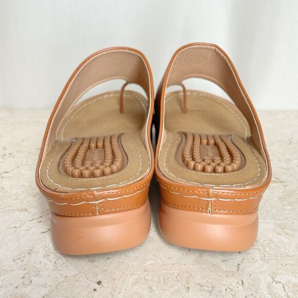 NEW Tan Sandals ASIAN 43 US 10 Brown Slip On Sandals Toe Ring COMFORTABLE - Picture 8 of 11